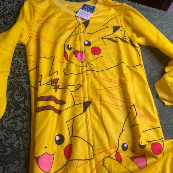 Pokemon Pajamas Nwt 6 7 Boy Girl Pokemon Pikachu Pajamas Sleeper Poshmark